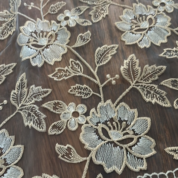 51" x 70"Vintage Lace Tablecloth Embroidered cover for Wedding Banquet Holiday - Picture 7 of 9